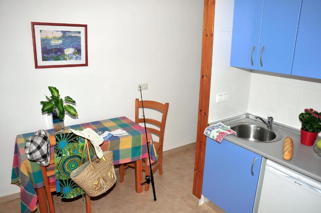 S'Arenal Apartments Portinatx Habitación foto